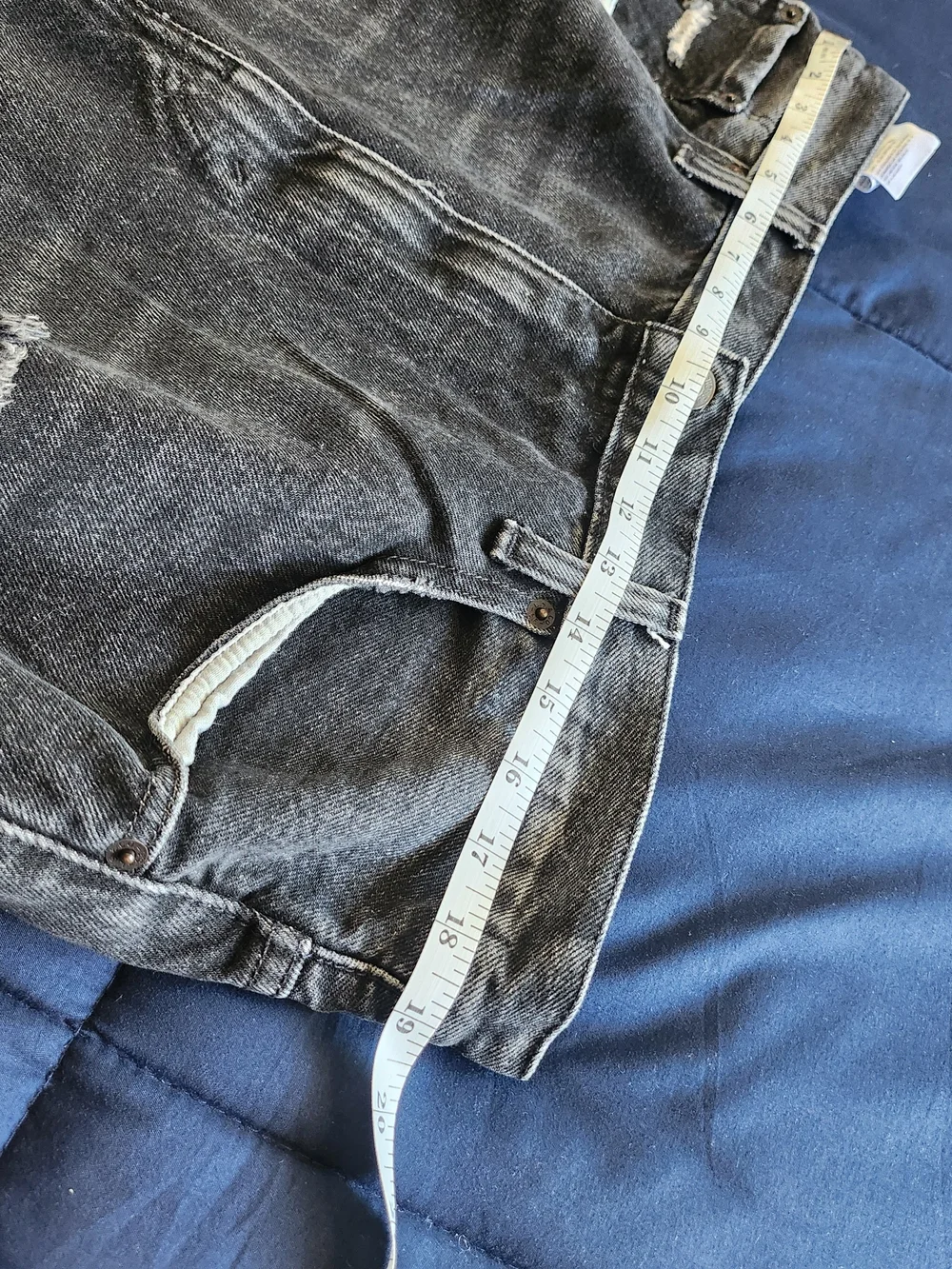Distressed Gray Levi’s Denim Jorts - Size 36